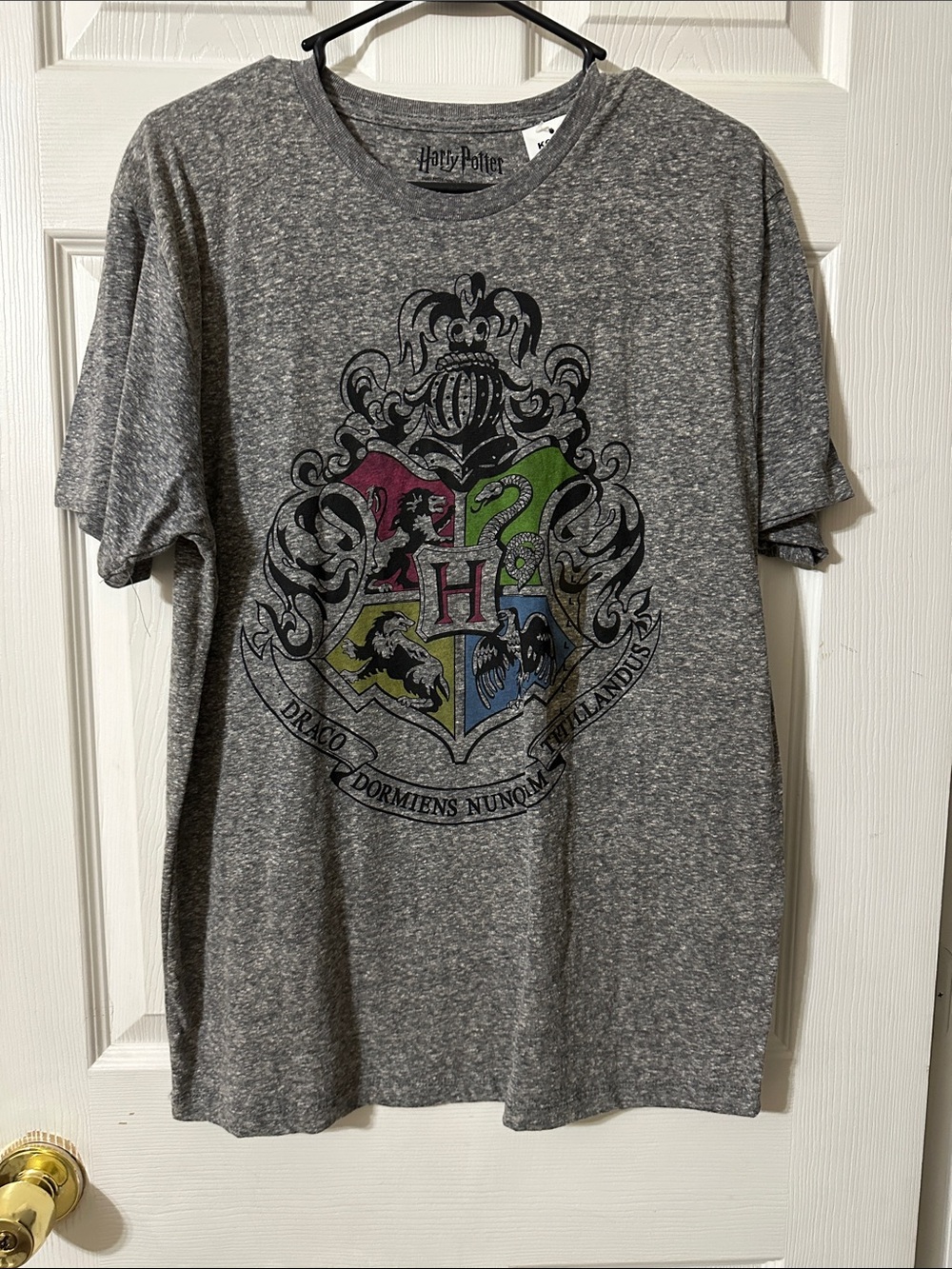 Warner Bros. Men's Heather Gray Hogwarts Crest Tee with Multicolor Shield